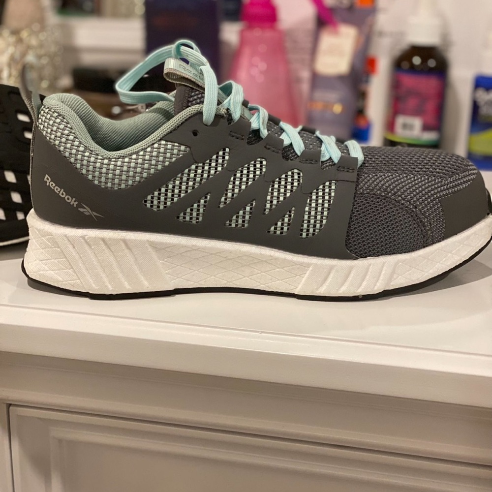Womens Reebok 7.5 - Picture 2 of 3